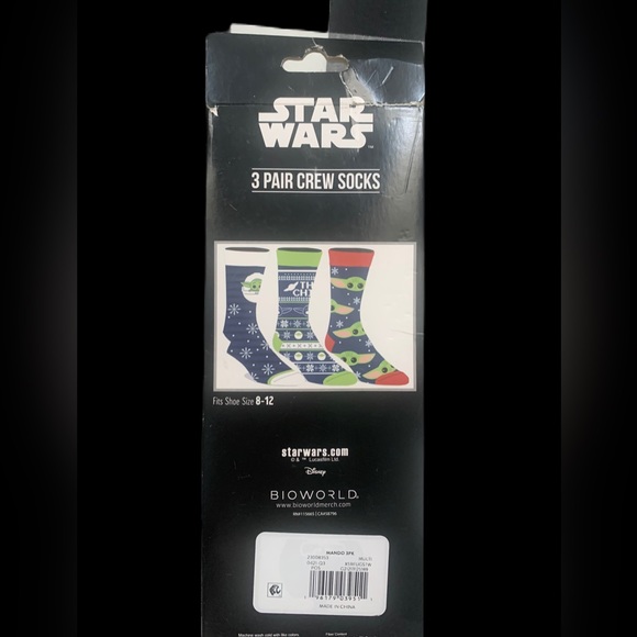 Bioworld The Child Baby Yoda Grogu Men’s 3 pack Holiday Crew socks Gift sets - Picture 2 of 3